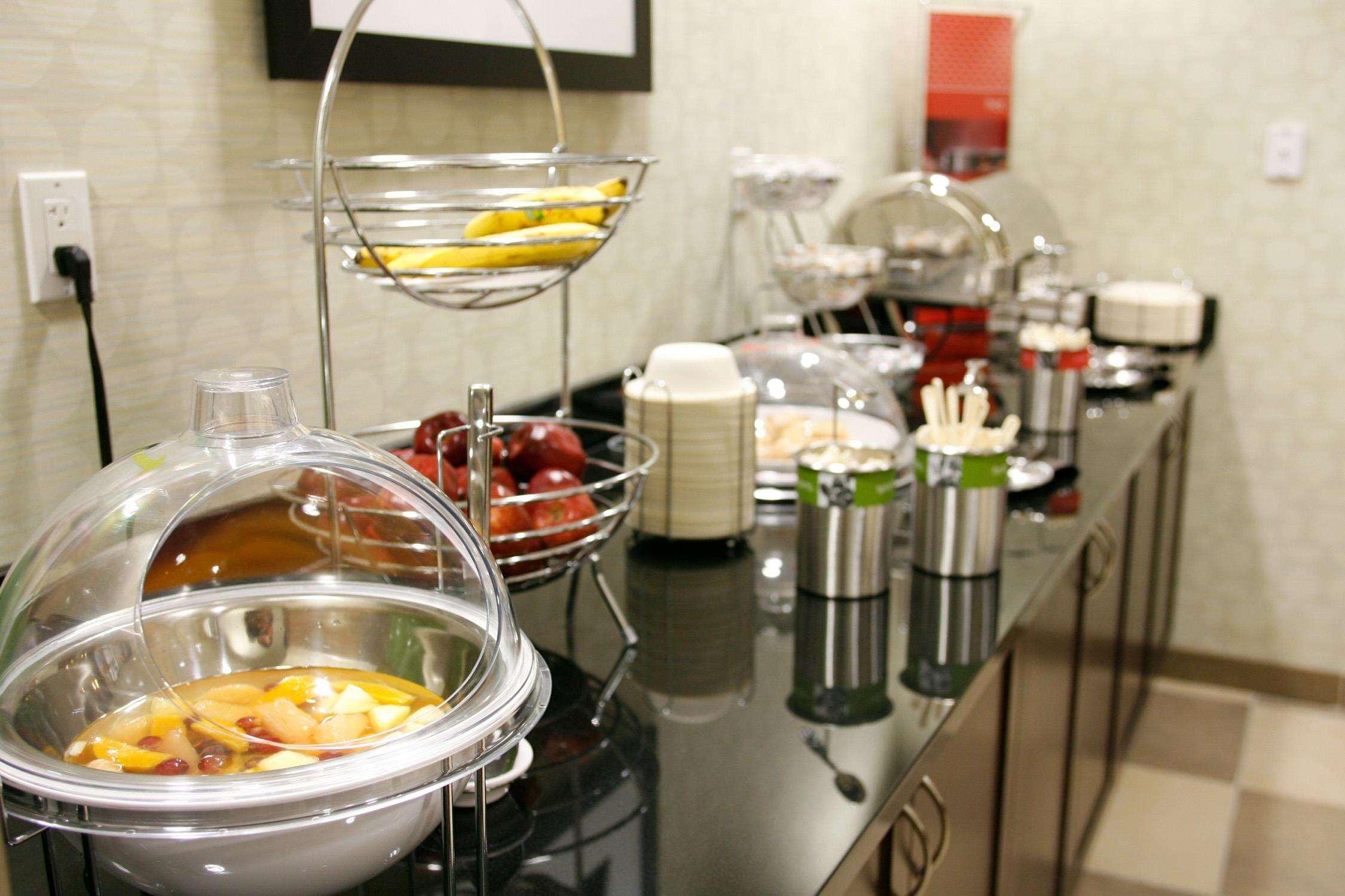 Hampton Inn & Suites Red Deer Penhold Restaurant bilde