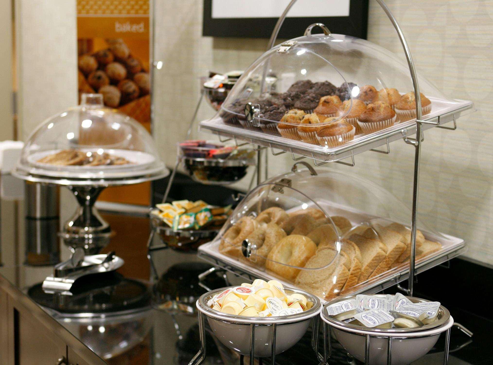 Hampton Inn & Suites Red Deer Penhold Restaurant bilde