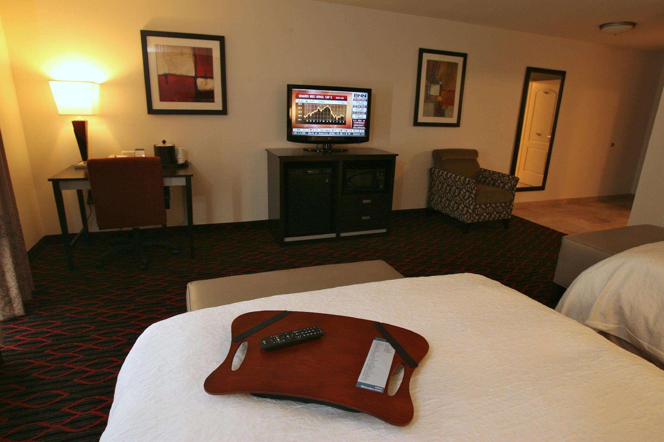 Hampton Inn & Suites Red Deer Penhold Rom bilde