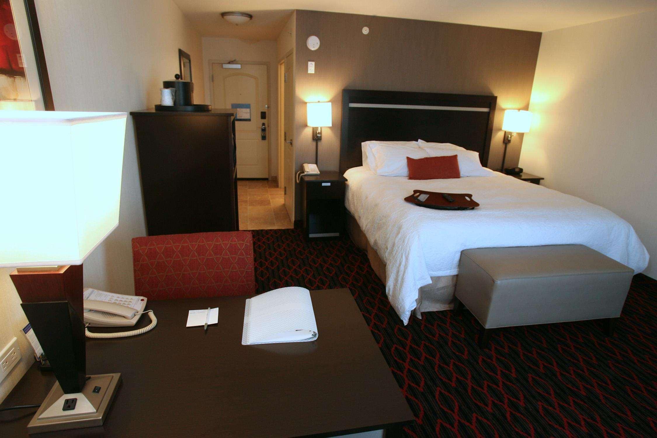 Hampton Inn & Suites Red Deer Penhold Rom bilde