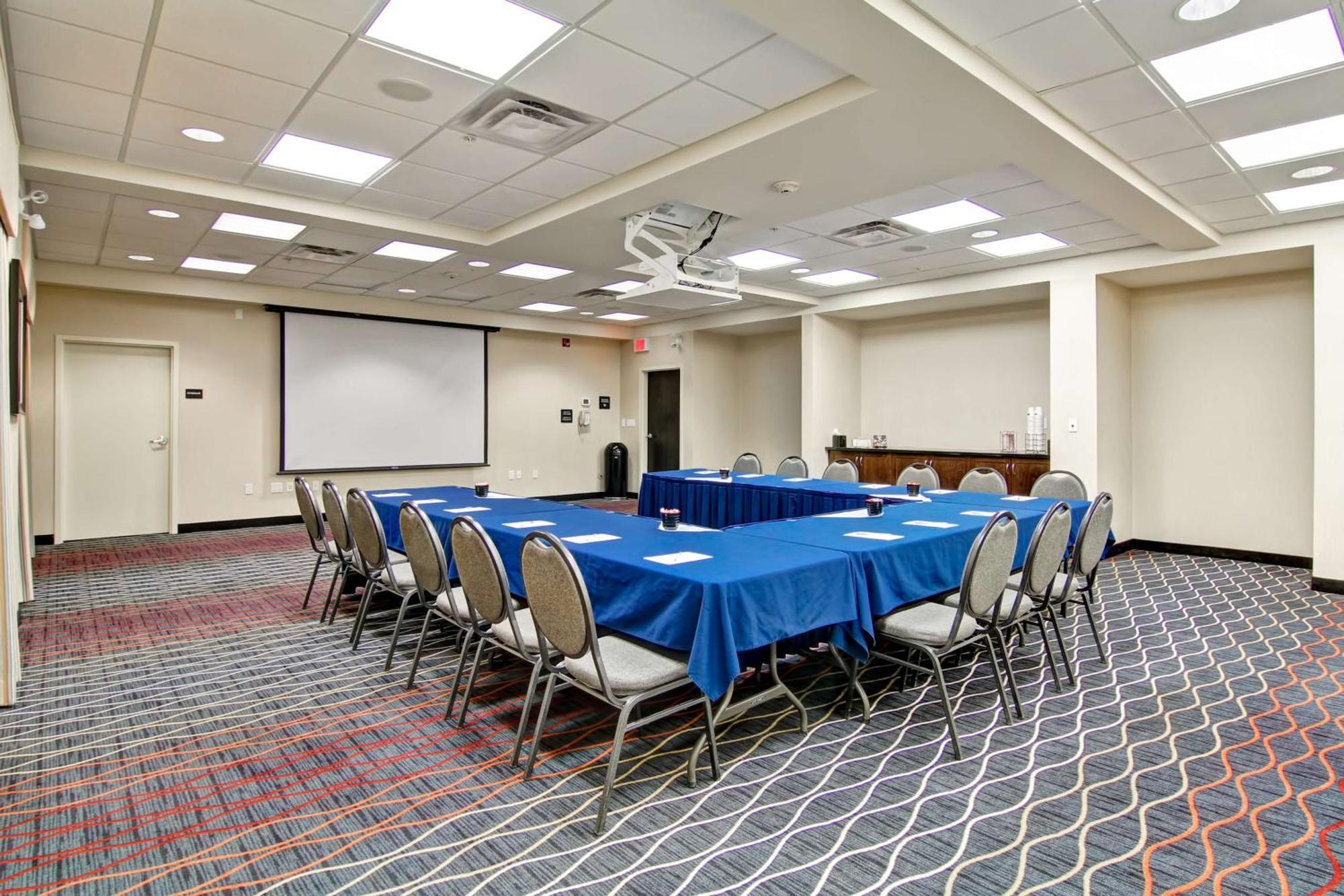 Hampton Inn & Suites Red Deer Penhold Eksteriør bilde